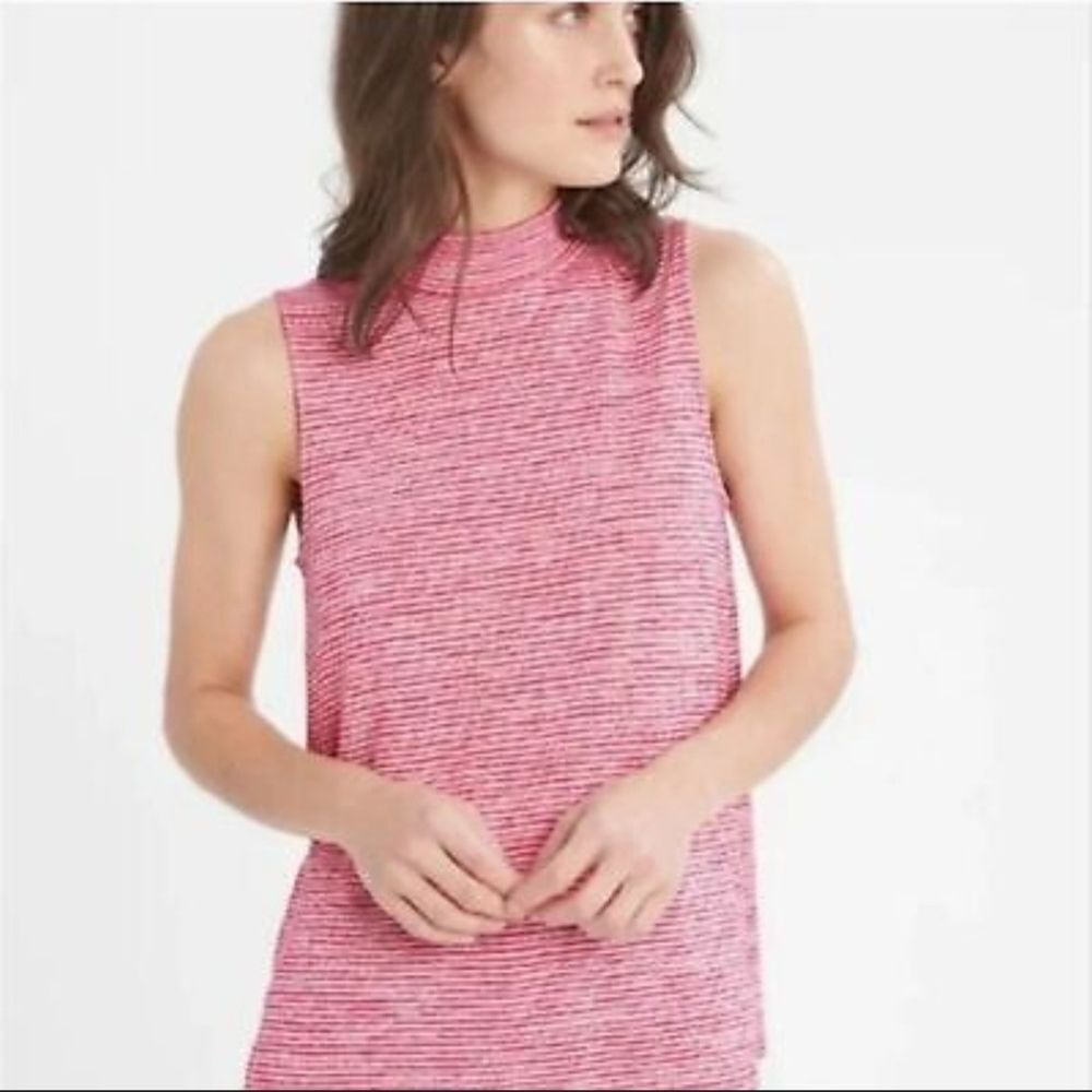 BANANA REPUBLIC Luxespun Mock Neck Sleeveless Top. Color: Raspberry SZ Med EUC